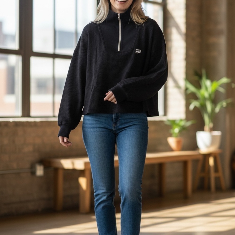 NWT Women's Downtown Half-Zip Sweatshirt Size Medium (KB1)